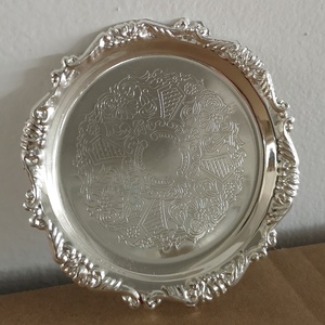 Assiette de fruits ronde en relief en métal argenté classique <span class=keywords><strong>plat</strong></span> de gâteau de Dessert de mariage d'hôtel avec des accessoires de tir de fruits secs de conception de plante - Product Image 3