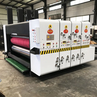 Machine de fabrication de boîtes en carton ondulé avec impression flexographique, découpe et rainurage électriques