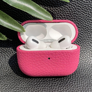 Funda de Cuero PU Premium Rosa y Negra, a Prueba de Golpes, con Carga Inalámbrica de Alta Calidad y Logotipo Personalizado para <span class=keywords><strong>Airpods</strong></span> 1, 2, 3, 4, <span class=keywords><strong>Pro</strong></span> y <span class=keywords><strong>Max</strong></span> - Product Image 2