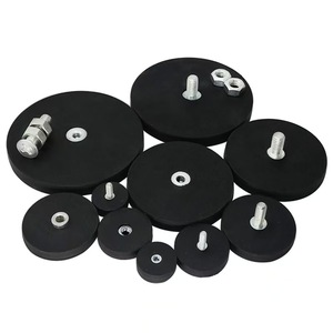 3 Estilos de imanes recubiertos de goma negra con dimensiones personalizables - Product Image 1