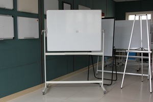 Pizarra Blanca de Porcelana de Doble Cara, Magnética y Móvil, de Aluminio, para Escuela y Oficina - Product Image 3