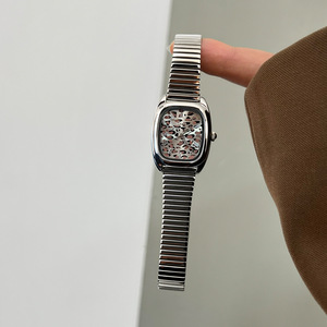 Montre à quartz rectangulaire pour femme en acier inoxydable avec cadran léopard, bracelet milanais, design élégant analogique à chiffres romains, design tendance - Product Image 1