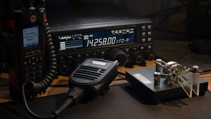 Yaesu FT-450D UHF VHF Walkie Talkie 100W dual-band kỹ thuật số xe sóng ngắn đơn sideband đài phát thanh tầm xa hai chiều đài phát thanh - Product Image 4