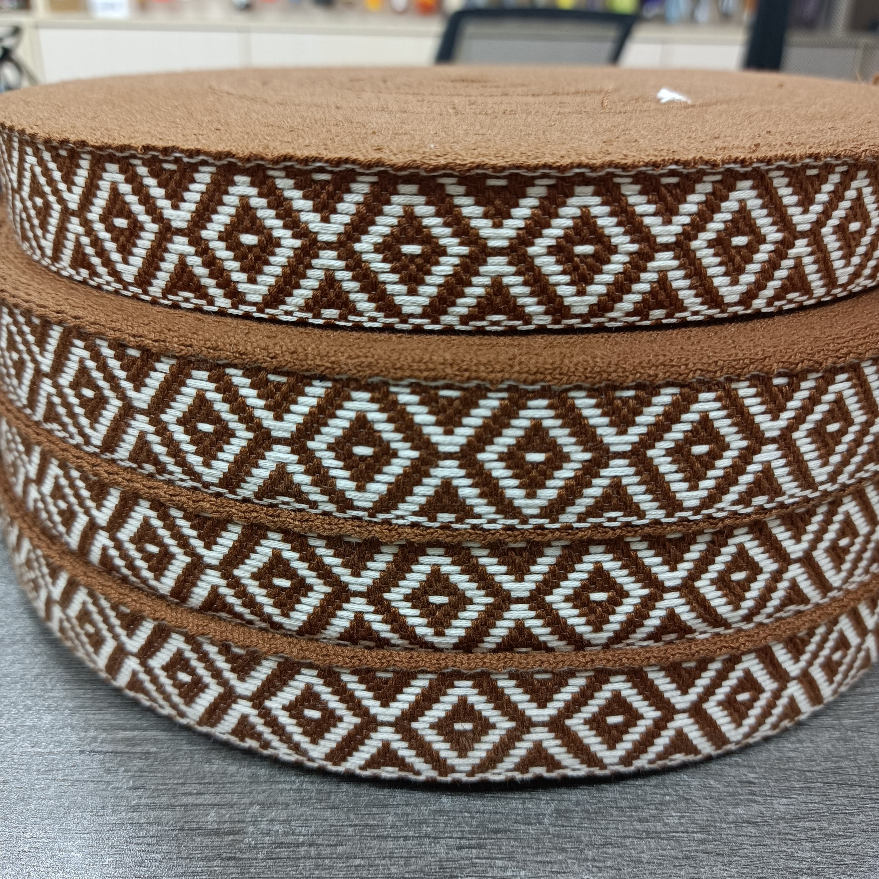 สีน้ำตาล