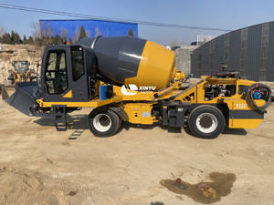Camión Mezclador de Concreto Autocargable Portátil Xinyu de 3.5 Metros Cúbicos con Sistema Hidráulico Importado y Motor Yuchai - Product Image 3