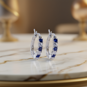 Clásicos Pendientes de Aro de Plata 925 con Zafiro Azul y Diamantes de Corte Brillante Redondo Engastados en Garra para Mujer, Uso Diario - Product Image 2