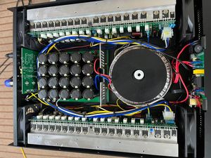 Amplificateurs de puissance à 2 canaux série CA18, 8 ohms, 2x1200W/2600W, audio professionnel, construction métallique, classe professionnelle - Product Image 1
