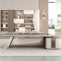 Bureau de direction en bois de luxe léger et ensemble de chaises avec finition bureau de direction au design moderne Table de patron