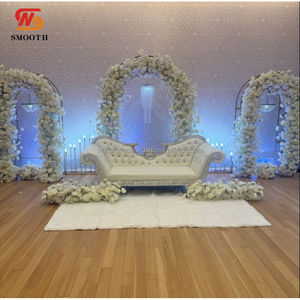 Toile de fond de mariage rectangulaire géométrique lisse en acier inoxydable avec cadre de support en arc de fleur doré au design miroir - Product Image 2