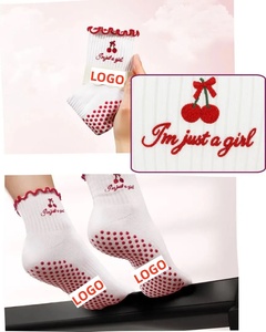 <span class=keywords><strong>Chaussettes</strong></span> de Pilates personnalisables pour femmes avec choix de couleurs, logo brodé mignon, antidérapantes pour le sport, le Pilates, les studios de yoga, les sols POPSOX - Product Image 5