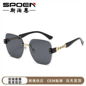 Lunettes de soleil sans monture dégradées UV400, rectangulaires, tendance, pour femmes, protection solaire adulte, emballage en boîte - Product Image 2