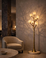 Lampadaire sculptural en laiton en forme de branche avec base en marbre, design moderne nordique rétro, pour hôtel, maison et décoration commerciale
