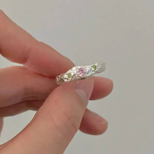 Bague pour femme en argent sterling S925, texture de lave irrégulière, cœur coloré, accent de diamant, design de niche élégant pour un usage décontracté - Product Image 3