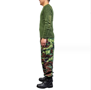 DFV1106 Pull-over tactique d'entraînement pour hommes vert olive, col en V, avec écussons – Maillot de sport vert - Product Image 4