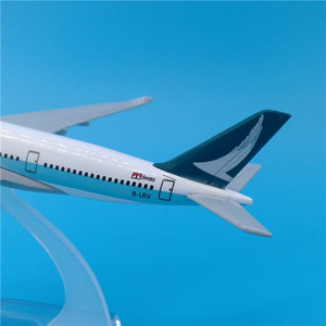 Modèle d'avion en alliage moulé sous pression Cathay Pacific Airways <span class=keywords><strong>Airbus</strong></span> <span class=keywords><strong>A350</strong></span> 1/<span class=keywords><strong>400</strong></span> de 16 cm avec support d'affichage, objet de collection - Product Image 3