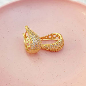 ต่างหูแฟชั่นวินเทจขายส่งจำนวนมาก ชุบทอง 18K ประดับเพชรคิวบิกเซอร์โคเนีย แบบห่วง สำหรับผู้หญิง - Product Image 1