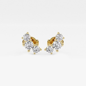 Élégantes boucles d'oreilles à trois pierres en diamant de laboratoire rond de 1 carat avec un éclat brillant, bijoux de luxe éthiques pour femmes - Product Image 5