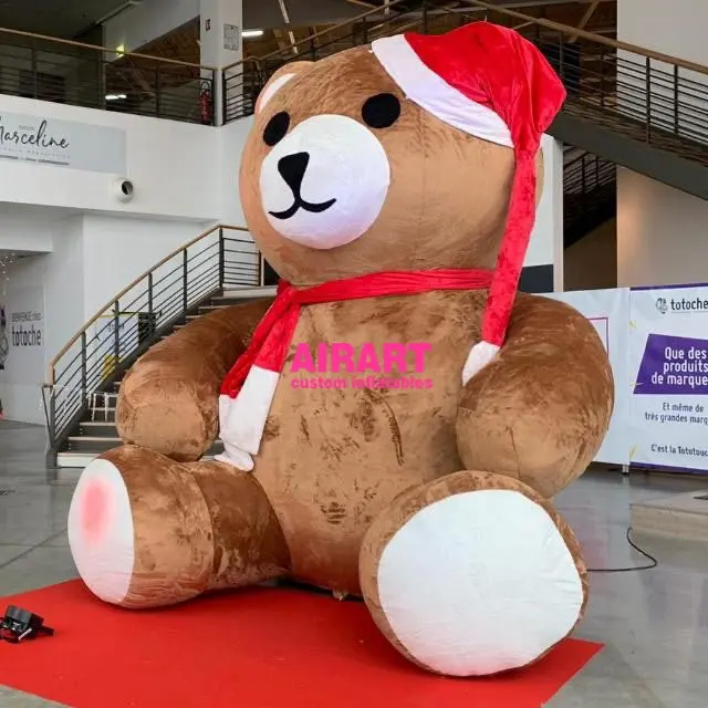 Orso gonfiabile della peluche del giocattolo gonfiabile gigante con il cappello di natale