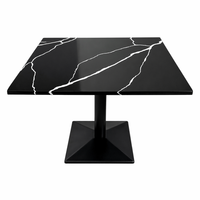 Table de restaurant carrée noire pour deux personnes avec base en acier