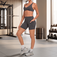 Ensemble de yoga 2 pièces pour femme : Soutien-gorge de sport à col en V et dos croisé, et short cycliste taille haute avec poches latérales – Tenue de sport et d'entraînement