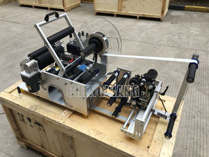 Machine d'étiquetage semi-automatique pour bouteilles et canettes en verre rond, pour une application facile et précise des autocollants - Product Image 4