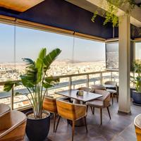 Nouveaux meubles de restaurant, chaises en bois massif, canapé coloré, tables et chaises en marbre pour café et restaurant.