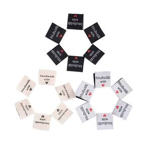 Accesorios de ropa Logotipo de marca personalizado Etiquetas de <span class=keywords><strong>dobladillo</strong></span> de ropa Venta al por mayor Camiseta Algodón Damasco Etiquetas de tamaño Parche Etiqueta de cuello Etiqueta tejida - Product Image 2