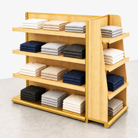 Étagère de présentation gondole double face en bois clair à 4 niveaux avec étagères arrière et latérales, base noire, usage commercial