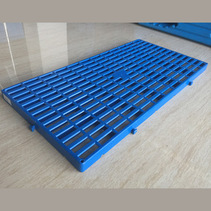 Panel de Rejilla para Piso de Plástico 1006B Azul Rey, Impermeable, Encajable, Tapete para Pasillos de Almacén, Forma Rectangular - Product Image 1