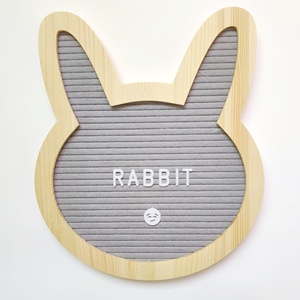 กระดานตัวเลขตัวอักษรทำจากผ้าสักหลาดรูปกระต่ายทำด้วยมือสไตล์โบราณตกแต่งบ้านด้วยกรอบรูปทาสี - Product Image 2