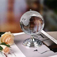 Globe terrestre miniature rotatif en cristal gravé sur un socle de couleur laiton à prix avantageux pour les cadeaux d'entreprise