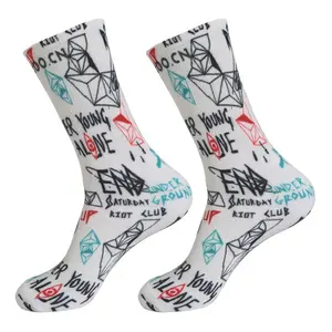 Kaus kaki pria motif Digital 3D kaus kaki Crew tinggi kaus kaki Sport poliester kustom OEM