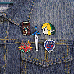 4 Broches Metálicos de Alta Calidad con Diseño de Dibujos Animados de la Leyenda de Zelda: Link y Hyrule, para Decoración de Mochilas y Ropa - Product Image 2