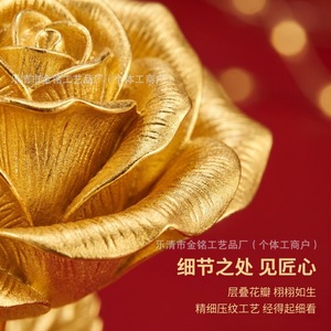 Adorno de rosa chapado en oro, imitación de lámina de oro, decoración de metal para el hogar y la oficina, regalo para celebraciones festivas - Product Image 1