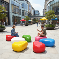 Chaise longue et banc en fibre de verre modernes pour espaces publics extérieurs – Sièges durables pour centres commerciaux et écoles