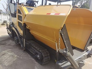 Paveuse d'asphalte RP603L pour routes de 2,5 à 6 m de largeur avec commande CAN Bus et vitesse de 15 m/min - Product Image 6