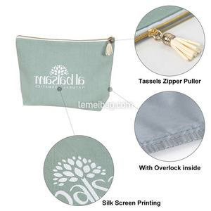 Bolsa de maquillaje de moda de lona personalizable de lujo con cierre de cremallera y detalle de borla - Product Image 5