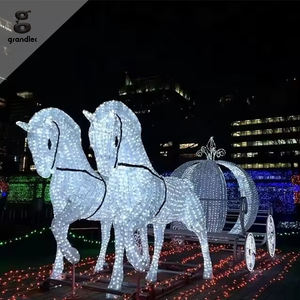 Décoration de Noël pour centre commercial en plein air, chariot de chevaux avec motif lumineux LED - Product Image 1
