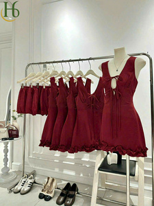 Vestido Rojo sin Mangas con Cuello en V y Lazo, Mini Vestido con Volantes en el Bajo, Elegante y Femenino - Product Image 2