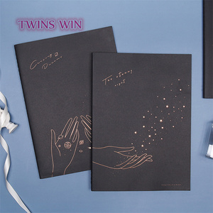 Il Design più venduto nero con costellazione vuota di disegno taccuino blocco note 2641 bianco - Product Image 1