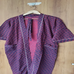 Nuevo Kimono de Algodón Azul Talla Grande, Estampado Floral a Mano, Disponible a Precio de Mayoreo - Product Image 3