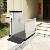 Maßgefertigte, wetterfeste, barrierefreie Personenaufzugsanlage für den Außenbereich, Rollstuhllift.