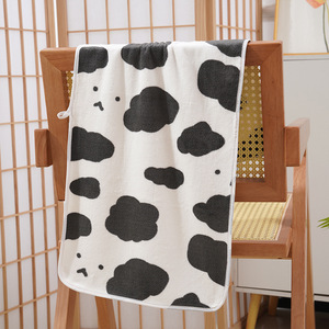 Juego de Toallas de Baño con Estampado de Vaca, Felpa Coral Suave y Gruesa, para Uso Doméstico, Rectangulares 75x35 140x70, Ideales para el Cuidado de la Piel - Product Image 3