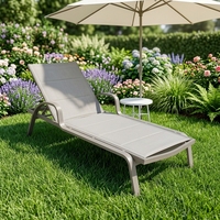 Chaise longue d'extérieur moderne à dossier croisé, structure en métal et bois de teck avec coussin en oléfine pour patio, jardin, piscine