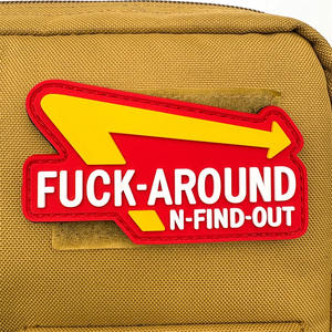 Parche de PVC con la Frase FUCK-AROUND N-FIND-OUT - Gancho - Para Amantes de las Hamburguesas y Fanáticos de los Parches Divertidos - Parches Personalizados Humorísticos - Product Image 4