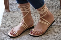 Sandales en cuir véritable pour femmes, chaussures à la longueur de la cheville, avec des motifs élégants