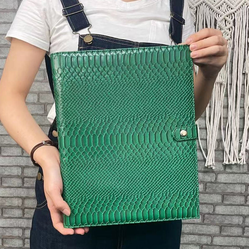 สีเขียว/งู