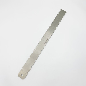 Regla de curvatura para diapasón de guitarra de acero inoxidable con borde de cuchilla, 4 mm, cóncavo-convexo, con muescas, herramienta de nivelación para reparación de guitarra - Product Image 1