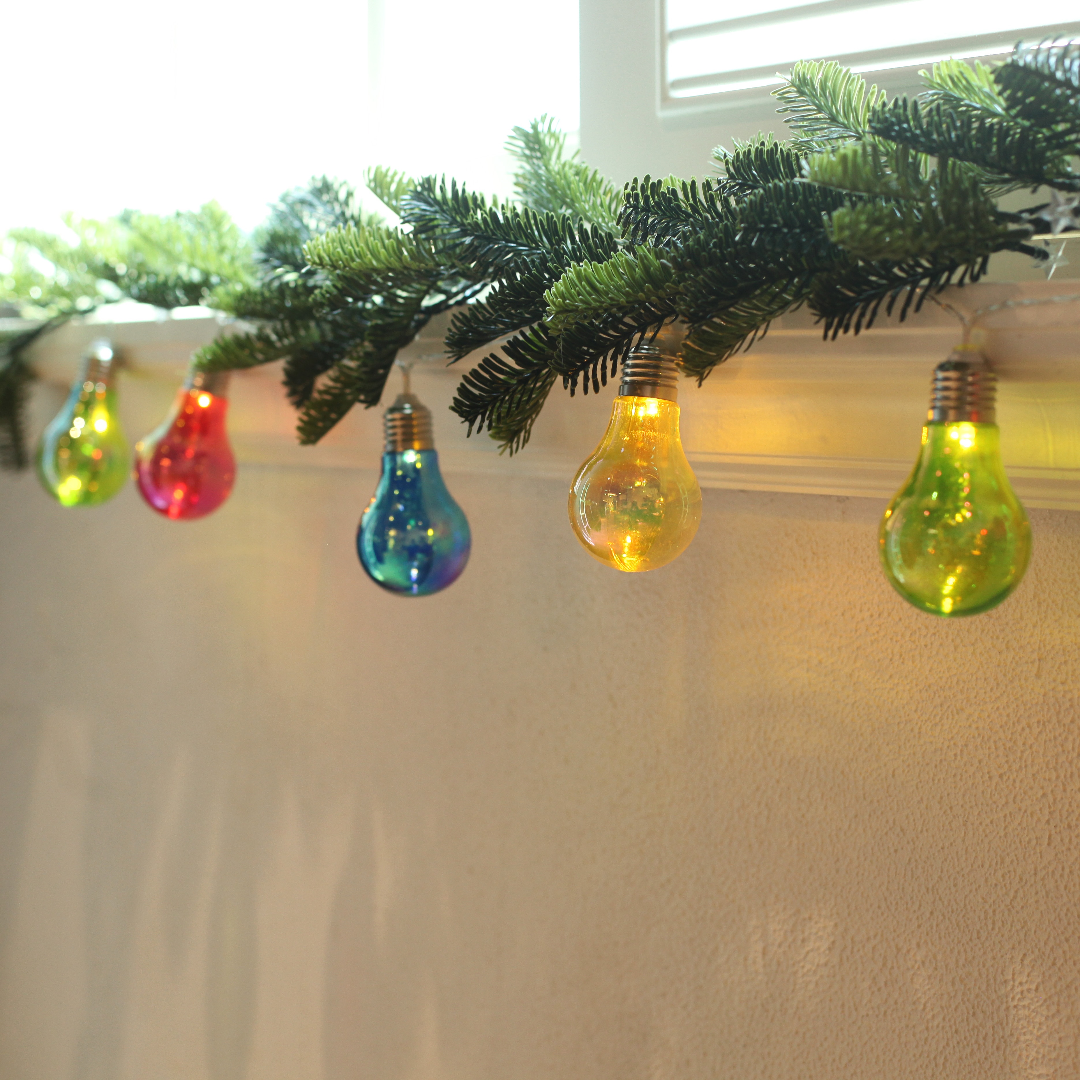 Новорожденная цветная СВЕТОДИОДНАЯ цепочка на батарейках для Рождественского украшения помещений, светящаяся цепочка для домашнего декора