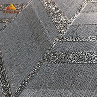 Rumänischer Stil DIY Dekor PVC Dicke Selbstklebende Bodenfliesen Carta Da Parati Parallelogramm-Muster Metall 3D Tapete